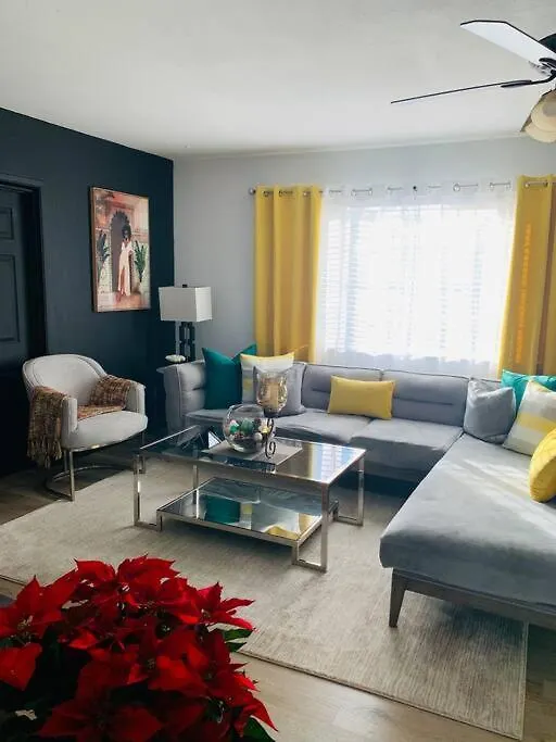 Homey Comfy Vacation Rentals - Las Vegas